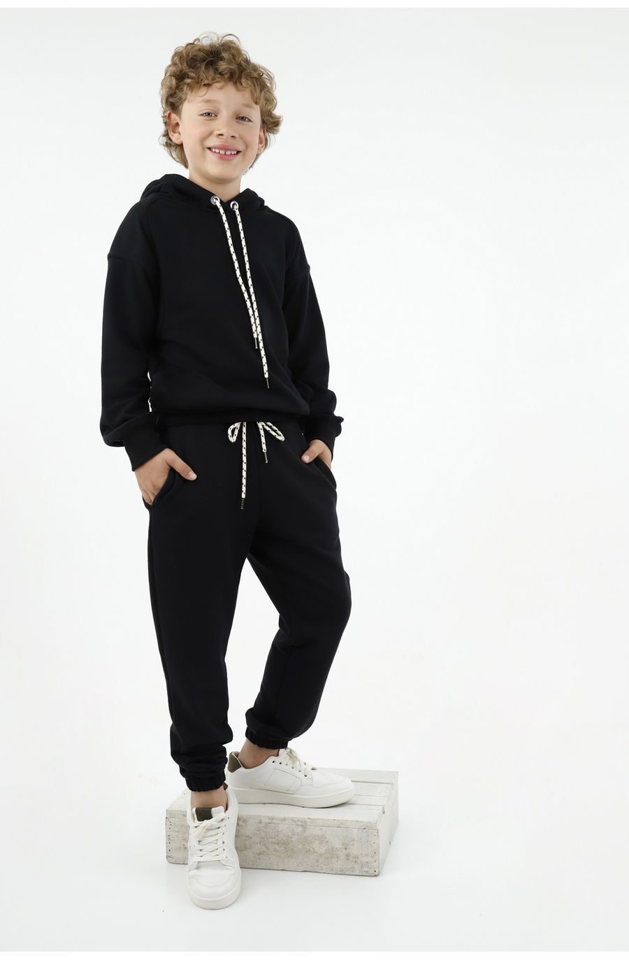 Buzo negro para niño