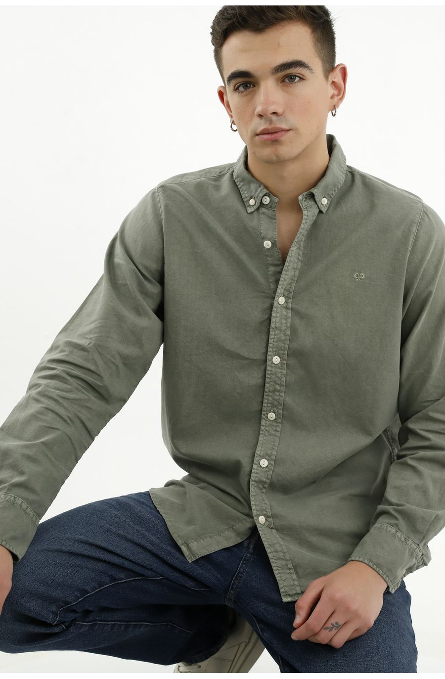 Camisa de botones verde para hombre