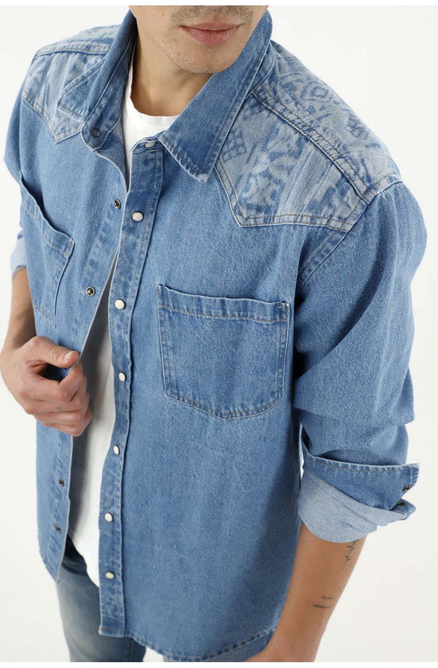 Camisa tipo denim con estampado para hombre