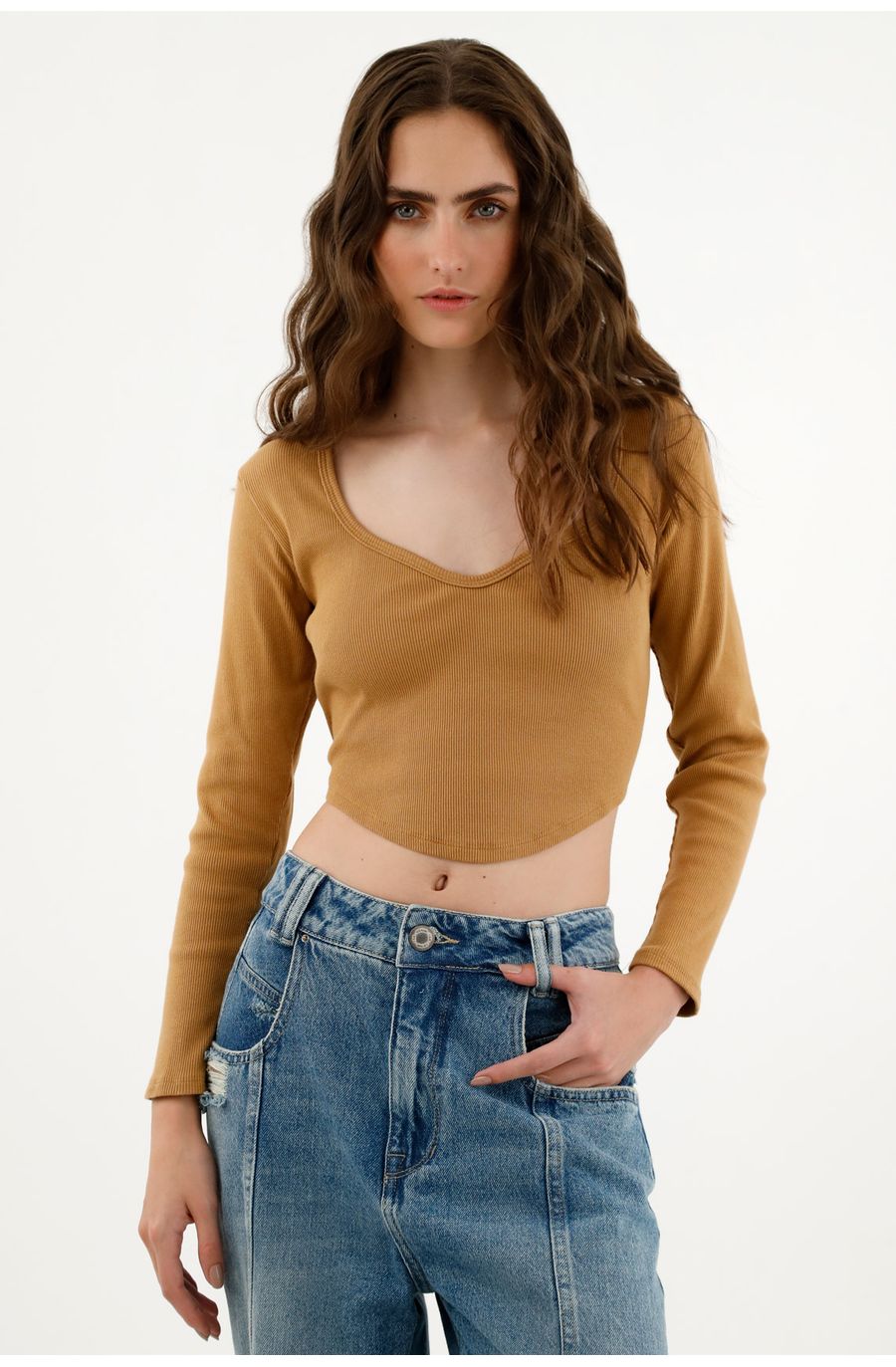 Camiseta café tipo crop para mujer