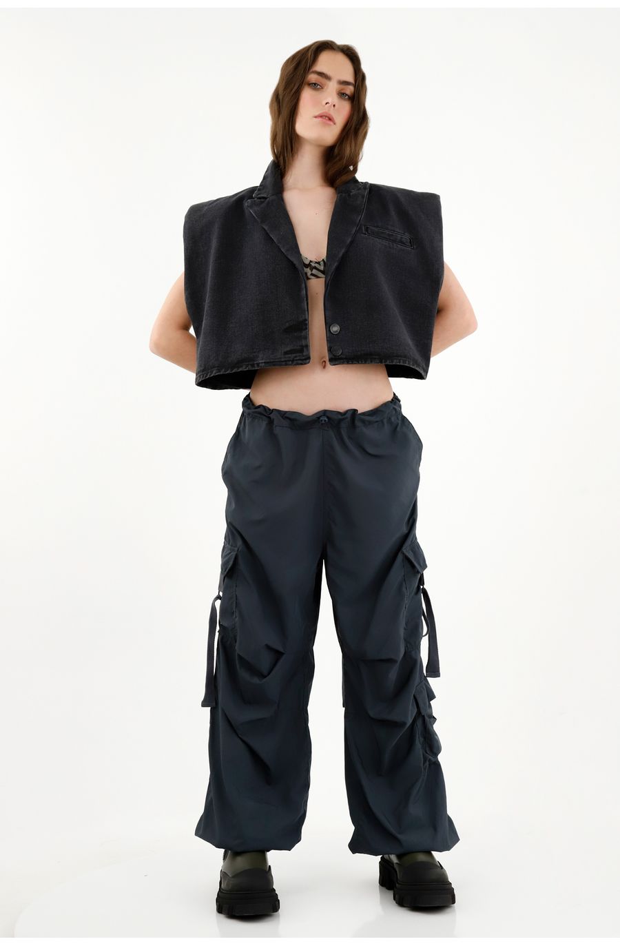 Chaleco negro tipo blazer para mujer
