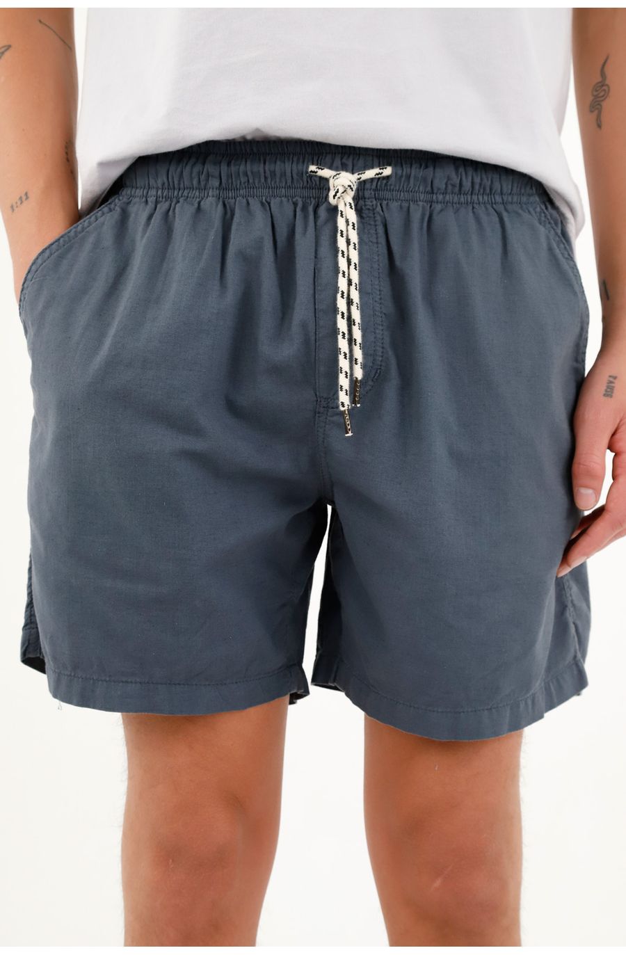 Bermuda con pretina enresortada azul para hombre