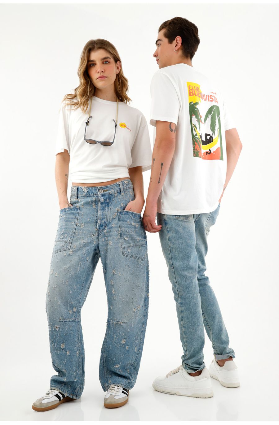 Camiseta unisex blanca con estampado posterior