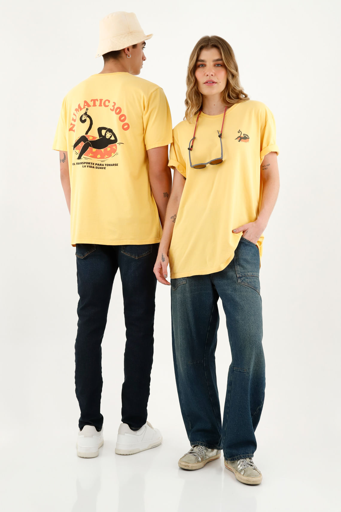 Camiseta unisex amarilla con estampado maxi en espalda