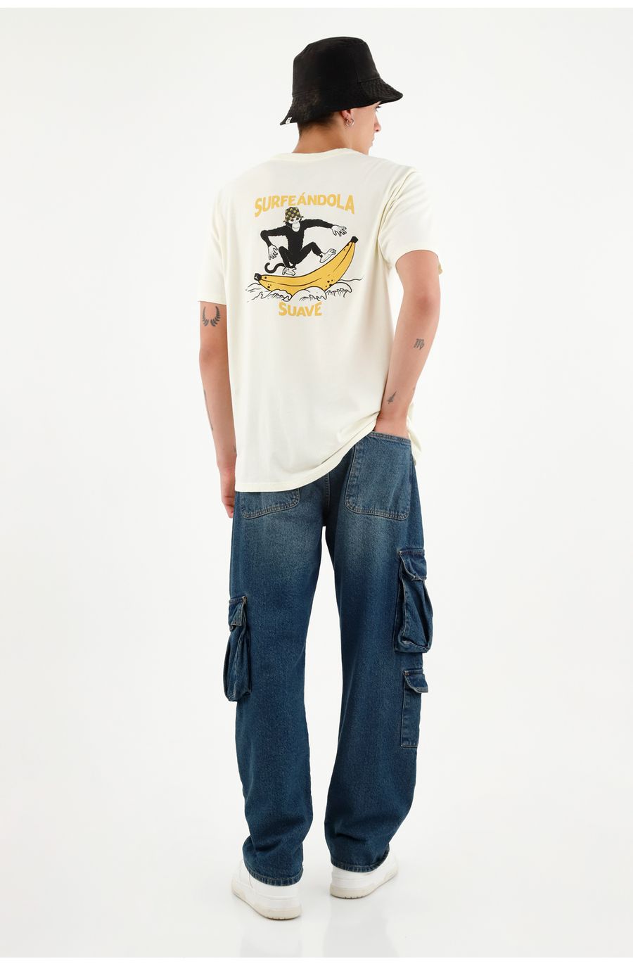 Camiseta unisex crudo con estampado en posterior