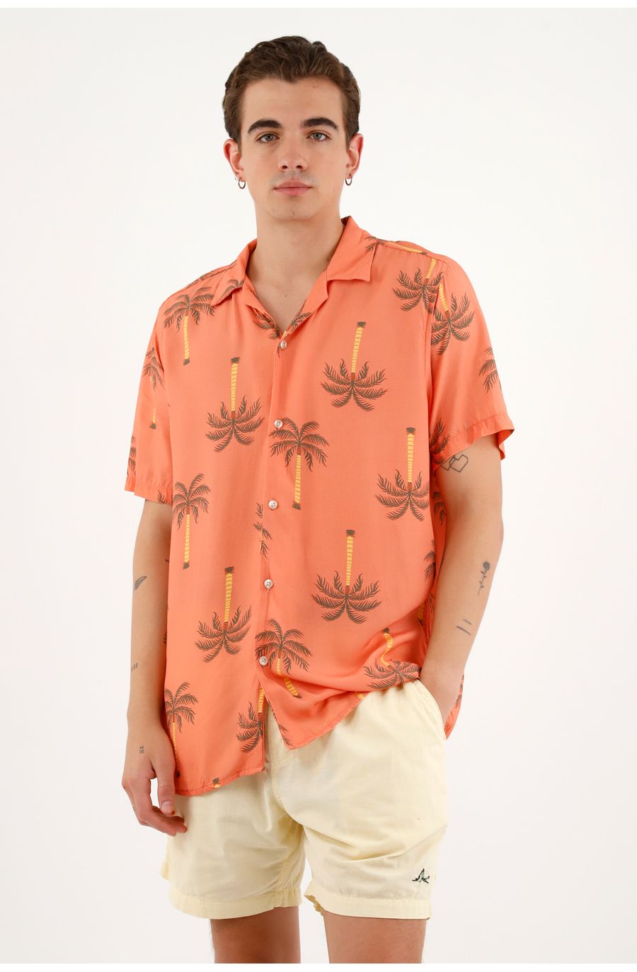 Camisa unisex naranja con estampado allover