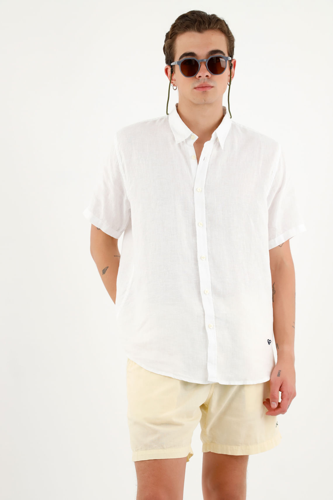 Bermuda amarilla con mini banana bordada para hombre