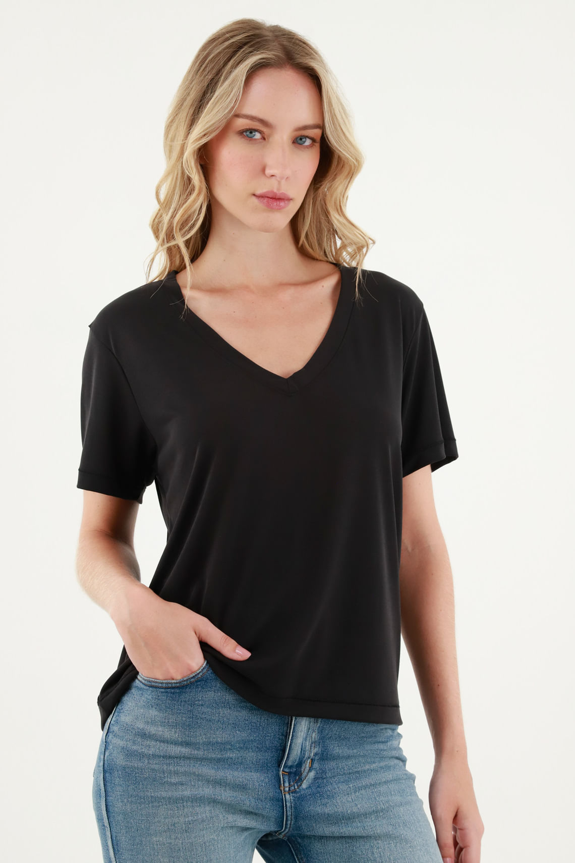 Camiseta de tela fluida negra para mujer