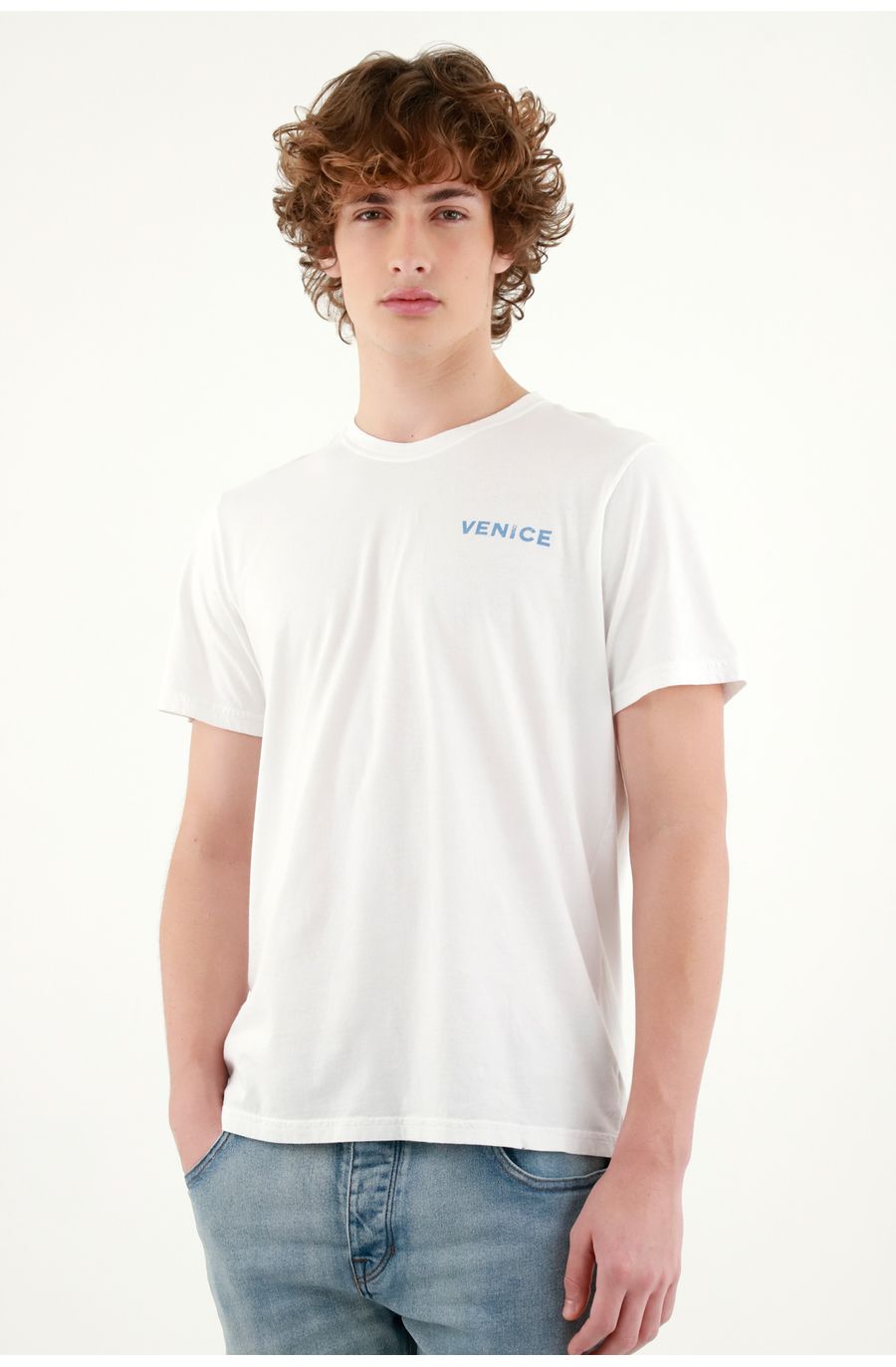 Camiseta blanca con estampado en espalda para hombre