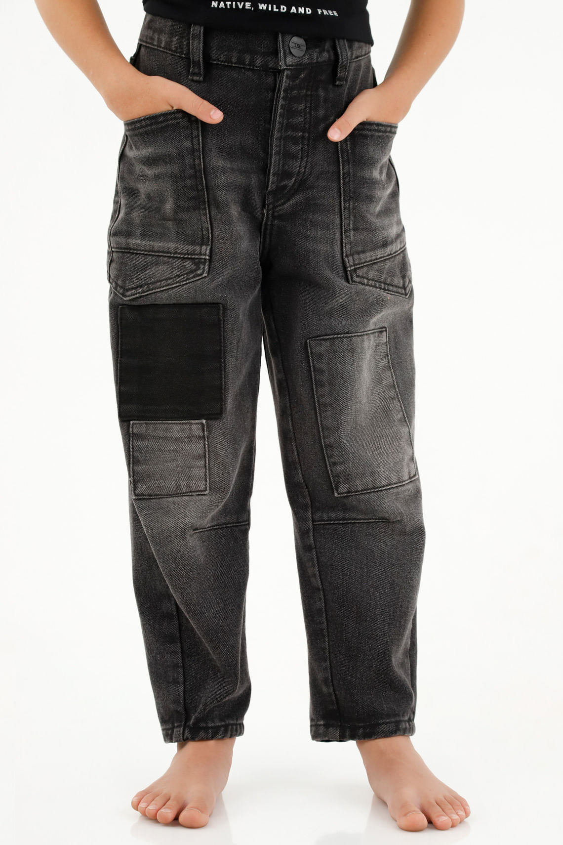 Jean en black denim con desgastes para niña