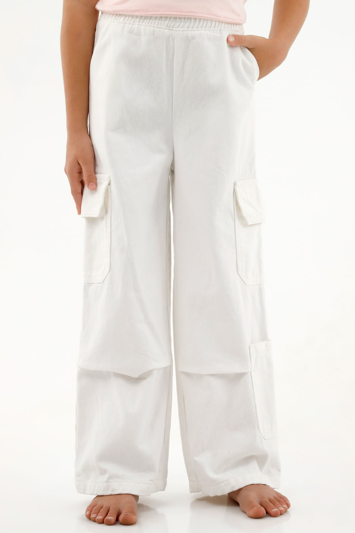 Pantalón crudo tipo cargo para niña
