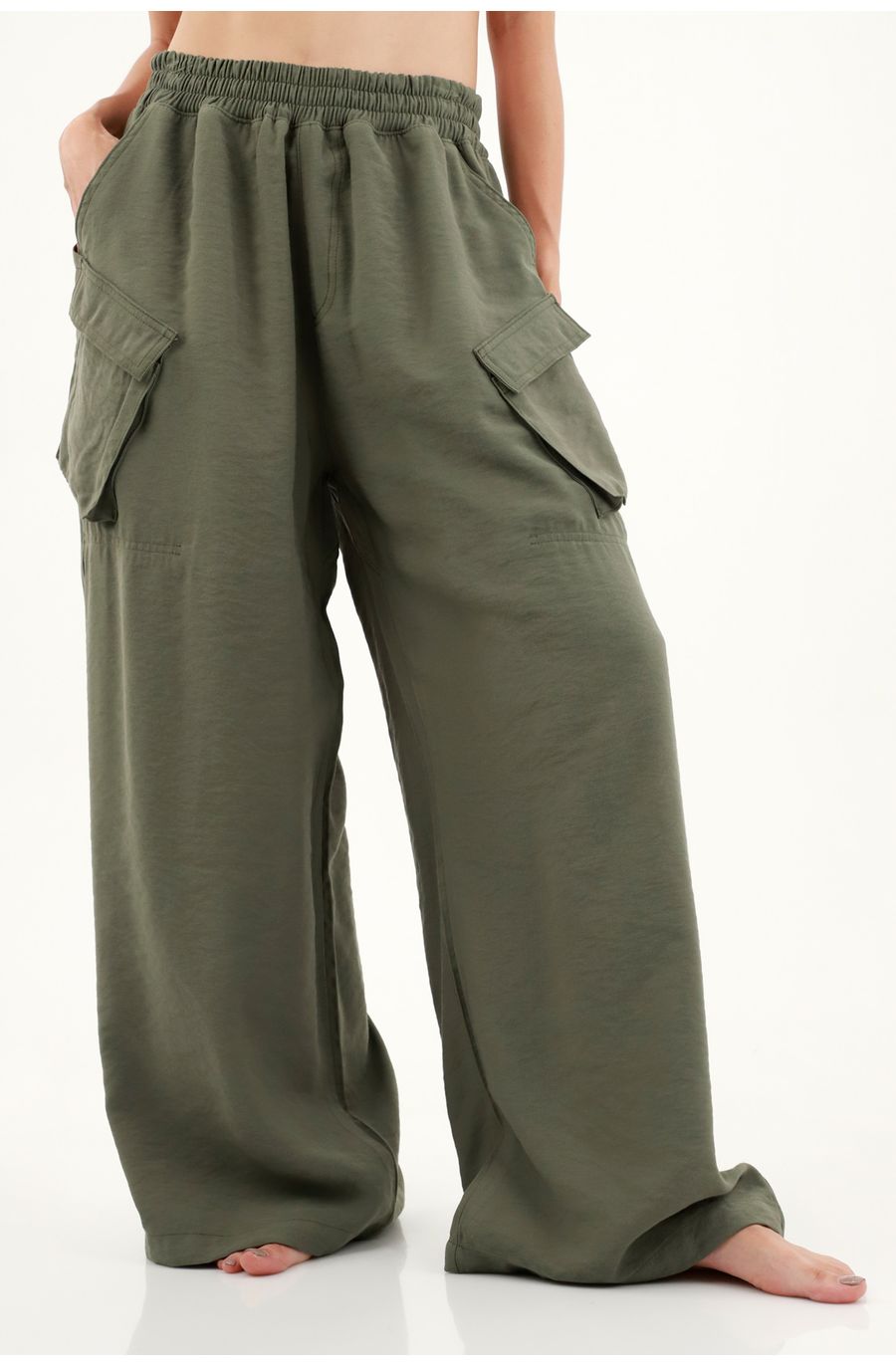 Pantalón verde de silueta amplia para mujer