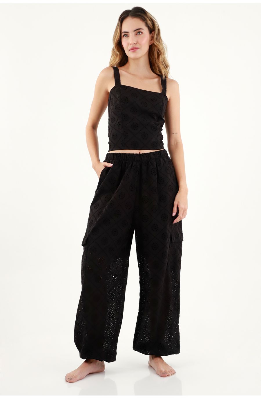 Camisa tipo crop negra para mujer