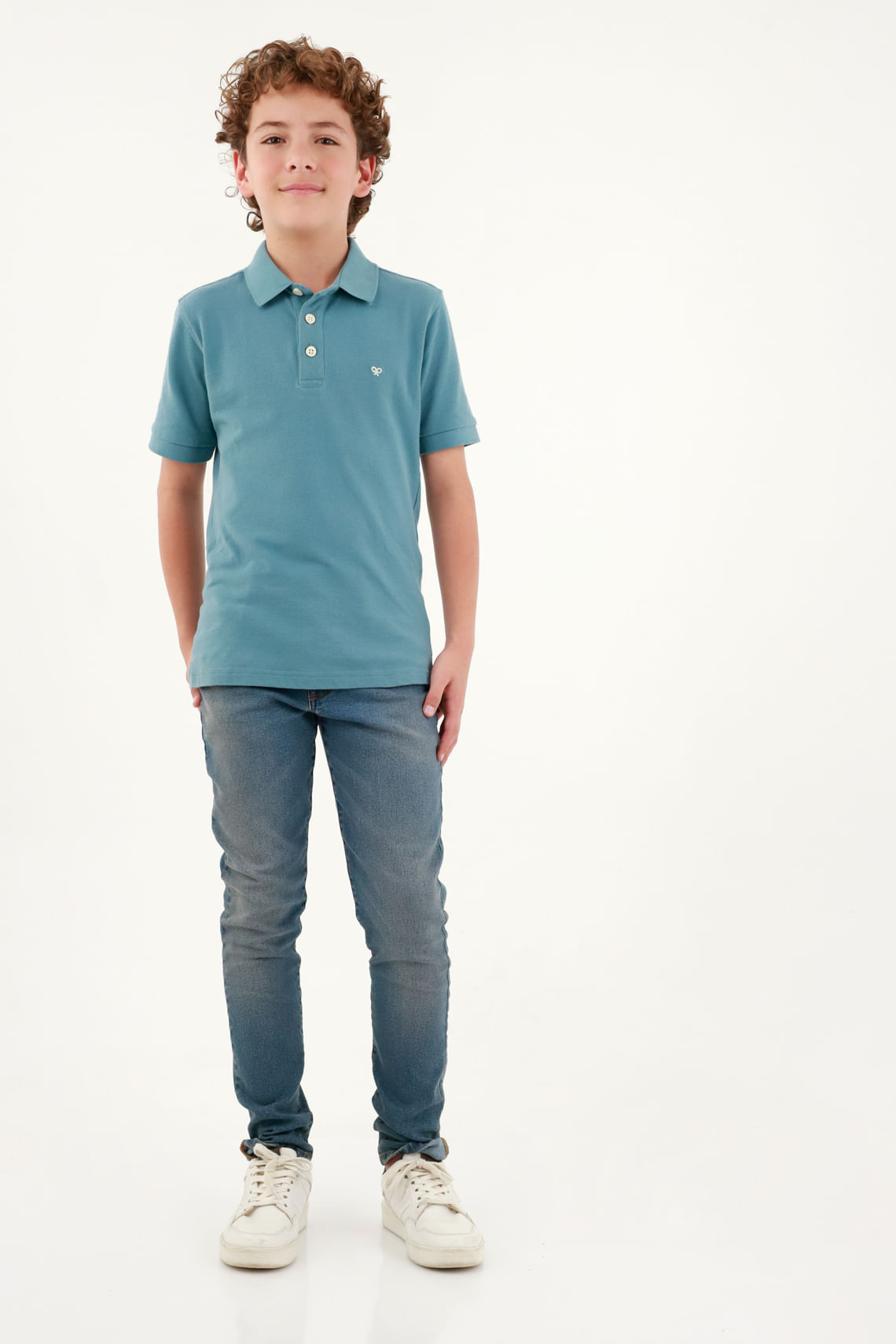 Camiseta azul tipo polo para niño