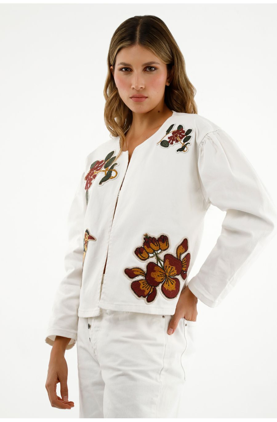 Chaqueta crudo con apliques bordados para mujer