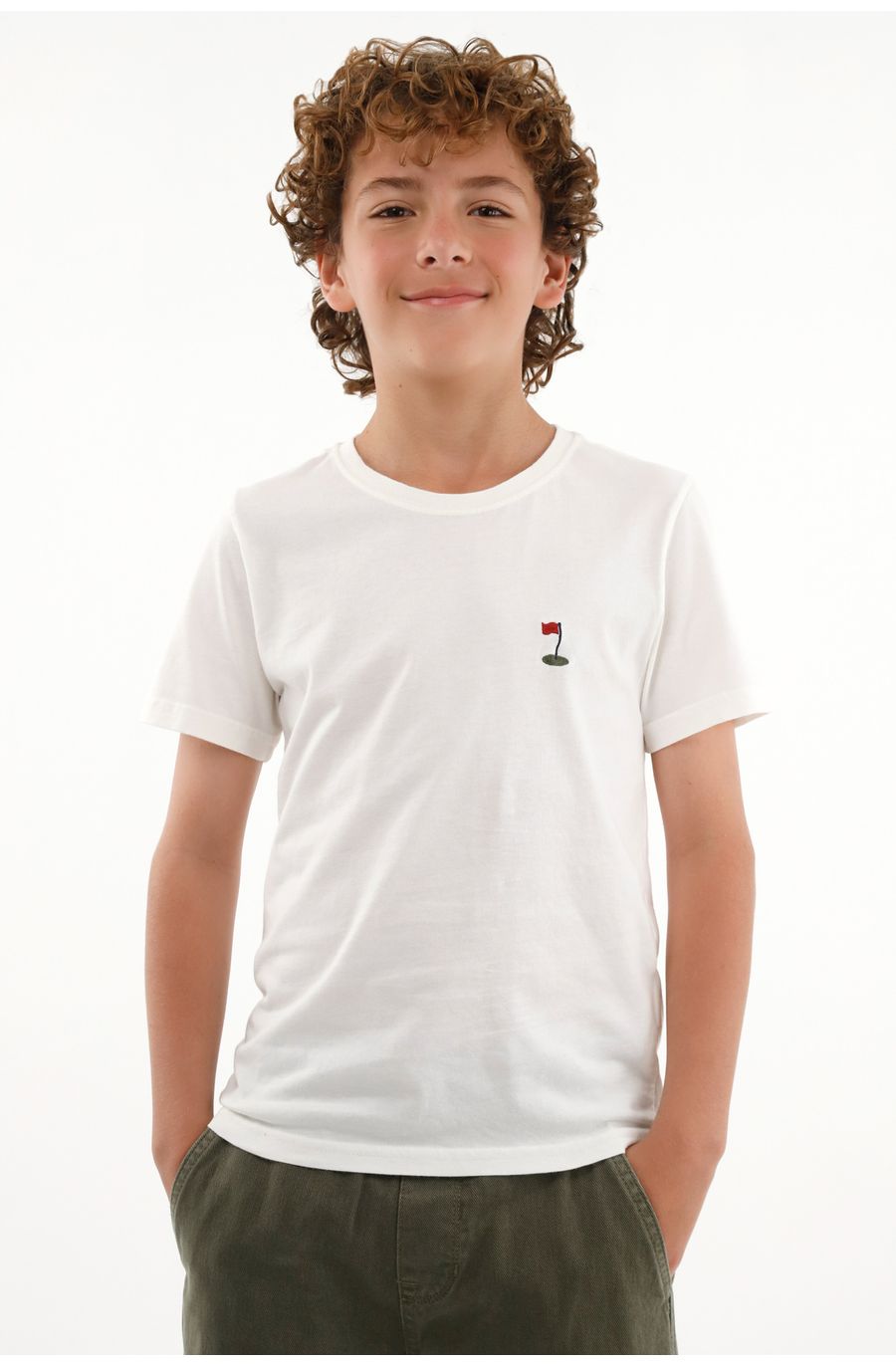 Camiseta crudo con mini bordado para niño