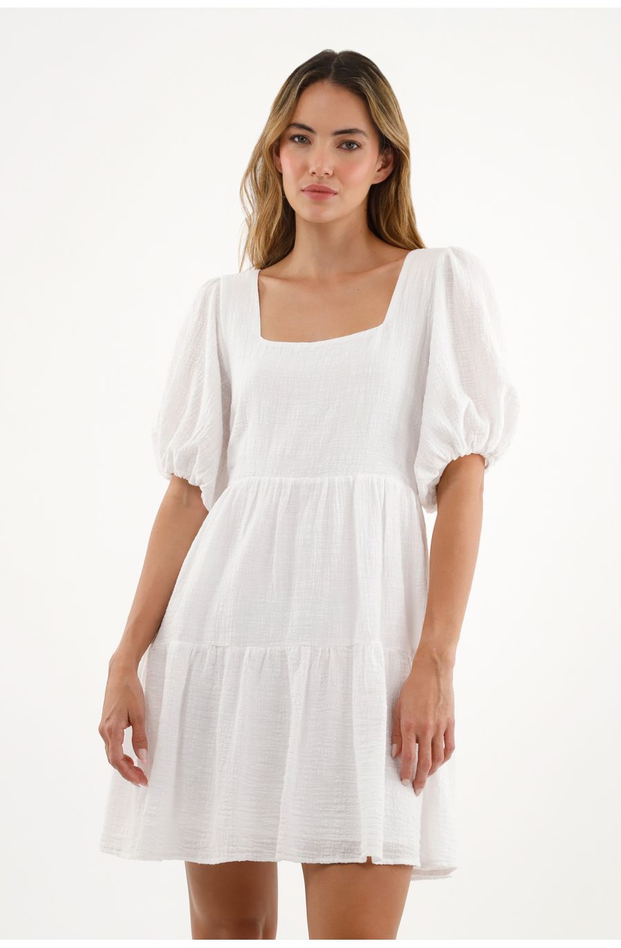 Vestido blanco con escote cuadrado para mujer