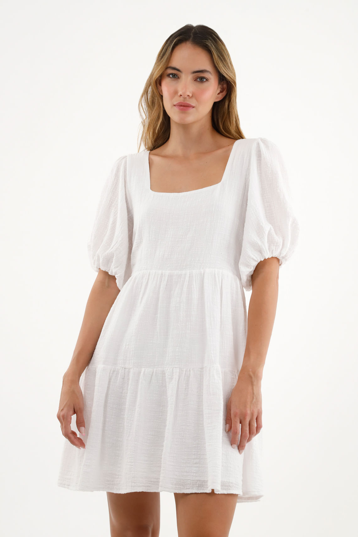 Vestido blanco con escote cuadrado para mujer