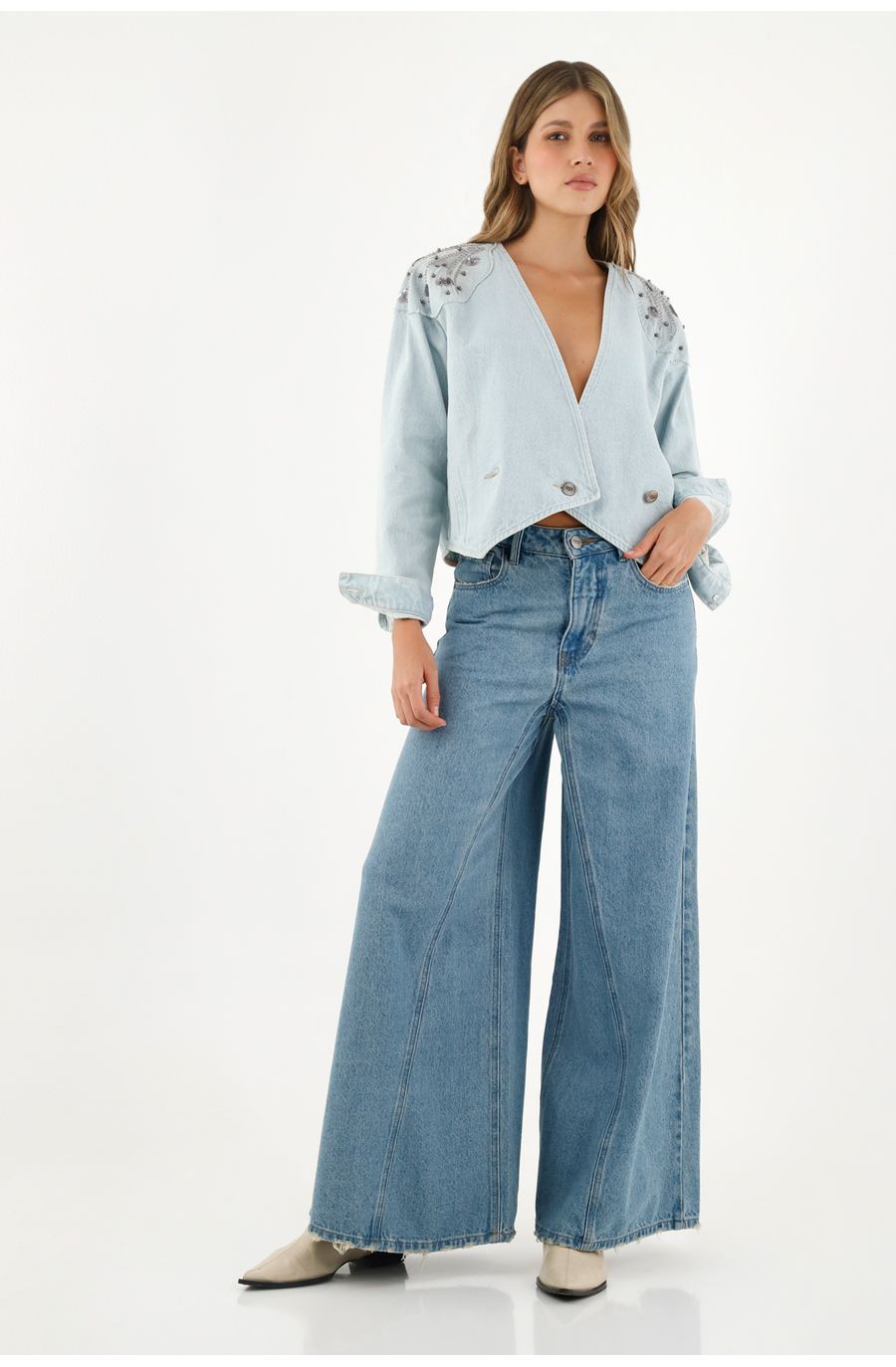 Chaqueta azul con apliques bordados para mujer