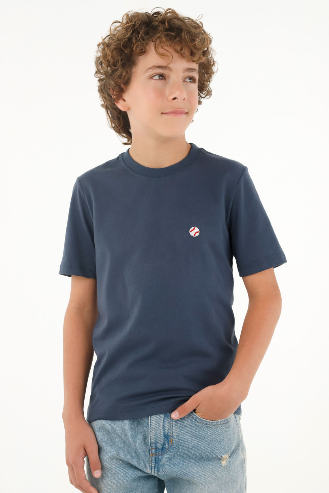 Camiseta azul con mini bordado para niño