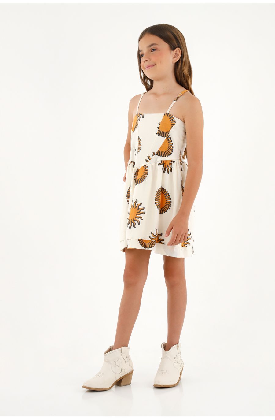 Vestido crudo con escote recto para niña