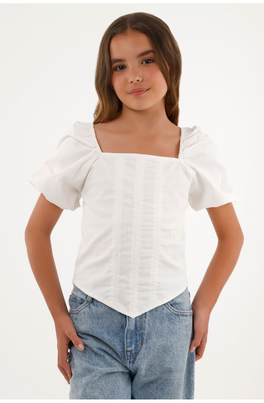 Camisa crudo con pico en frente para niña