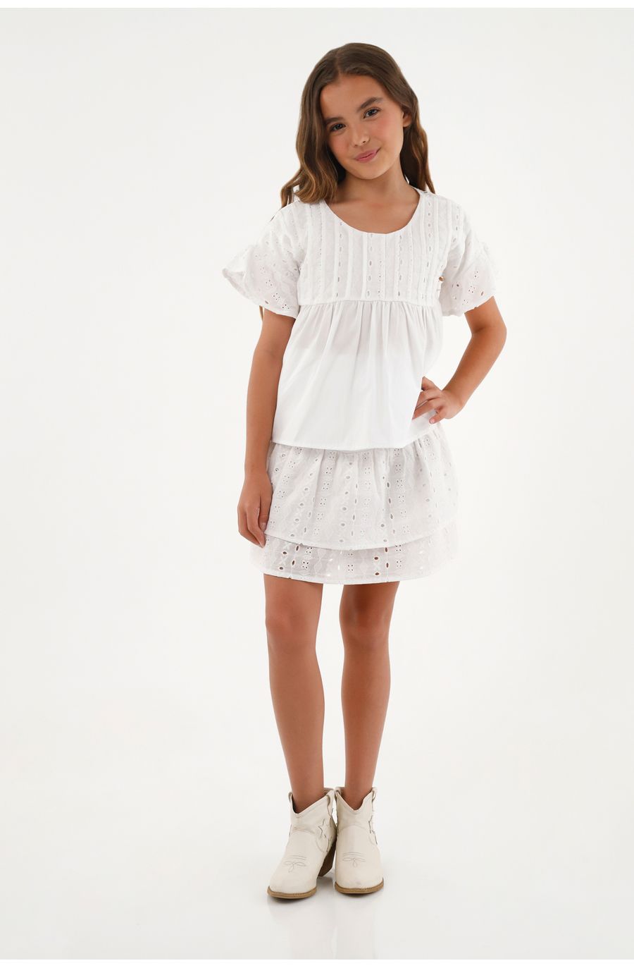 Camisa blanca de silueta amplia para niña