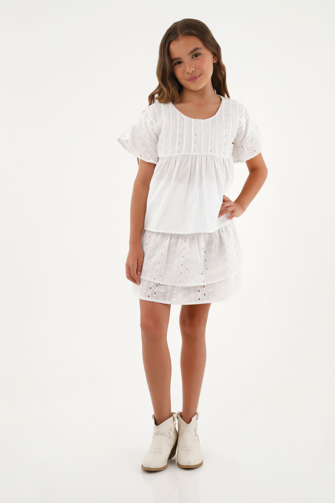 Camisa blanca de silueta amplia para niña