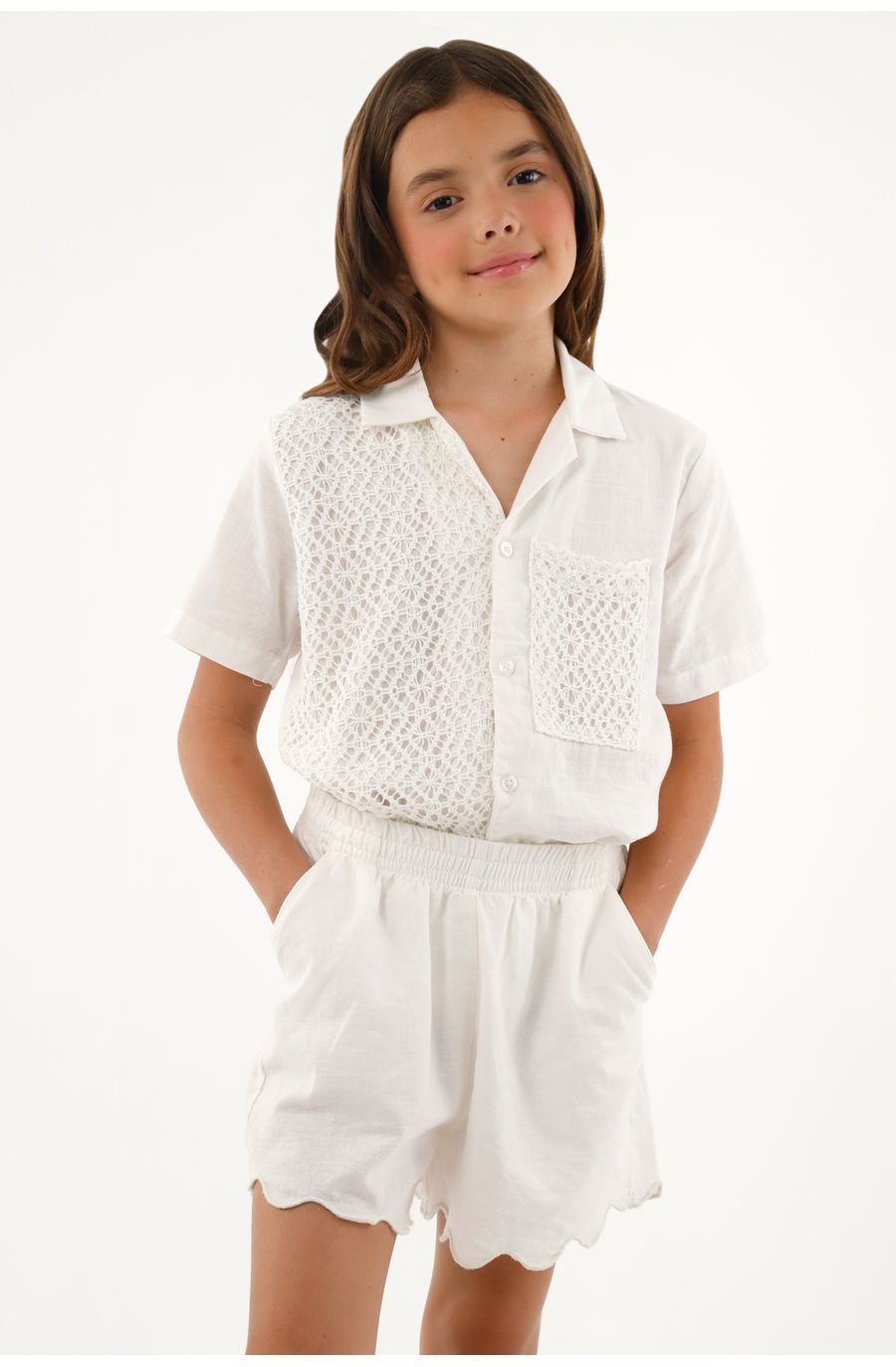 Bermuda crudo con ruedo ondulado para niña