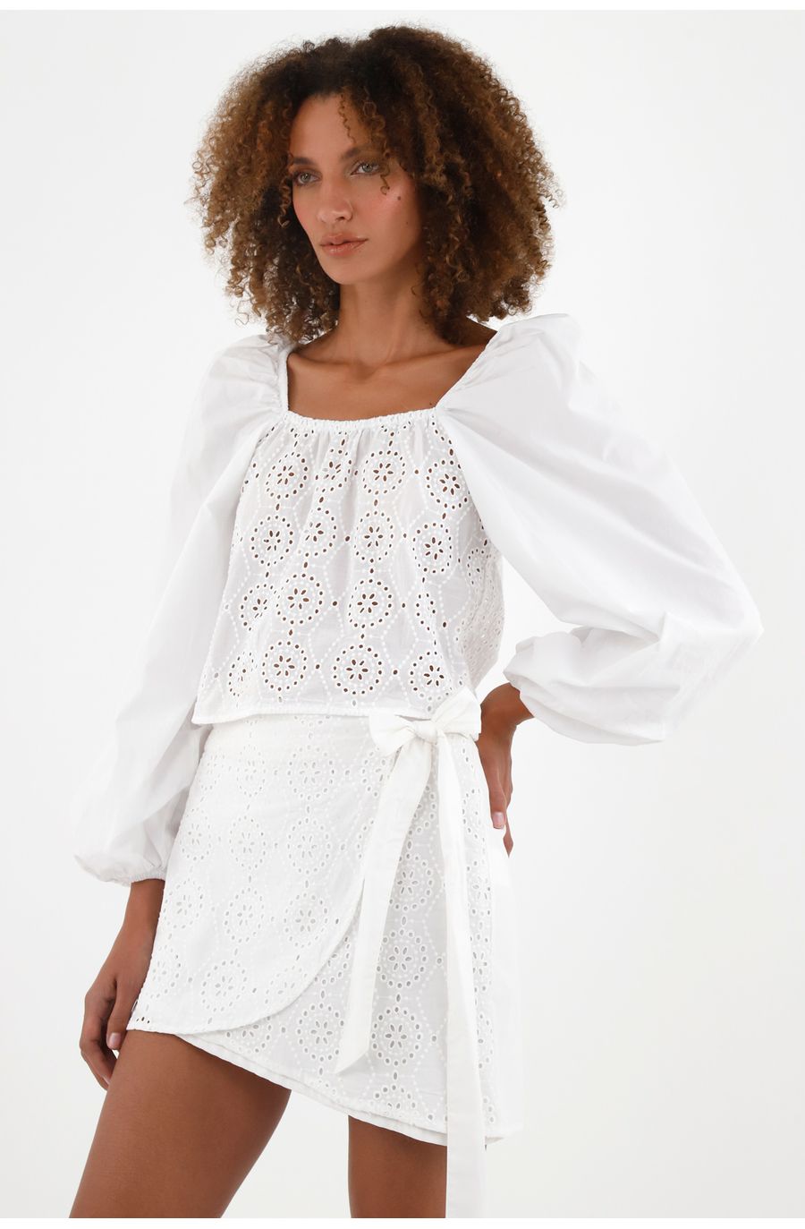 Camisa crudo con escote recto para mujer