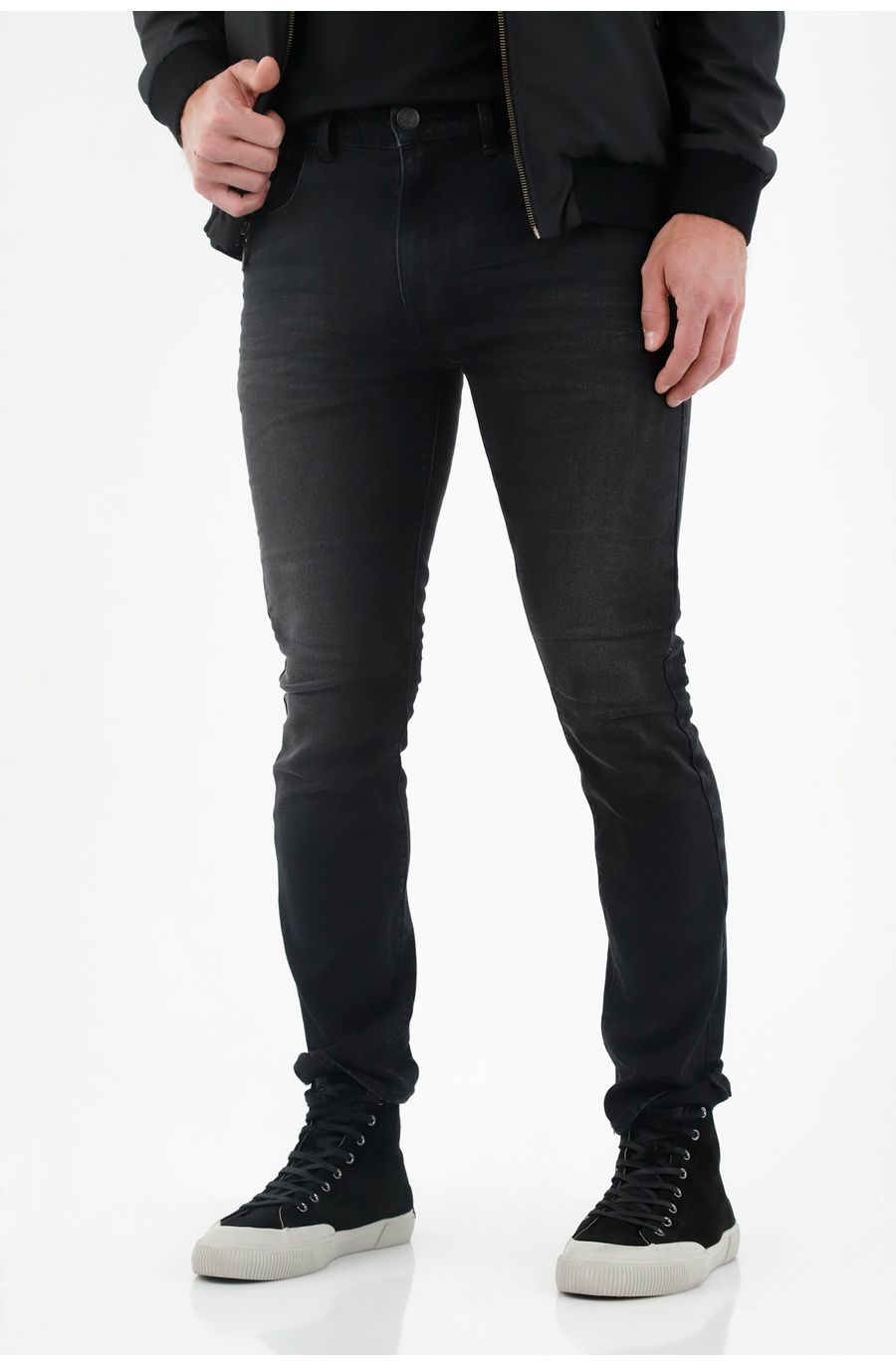 Jean en black denim para hombre