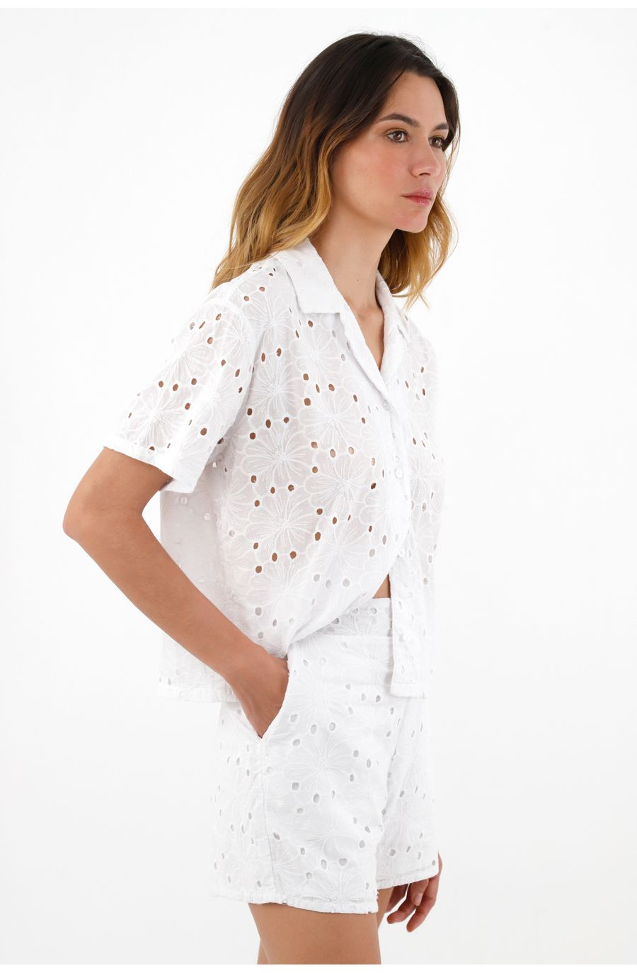 Camisa en ojalillo blanca para mujer