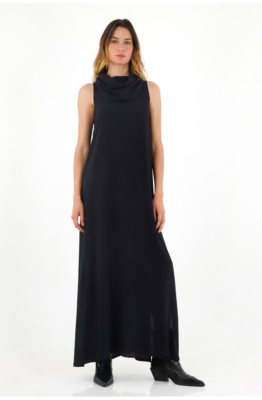 Vestido negro con cuello drapeado para mujer