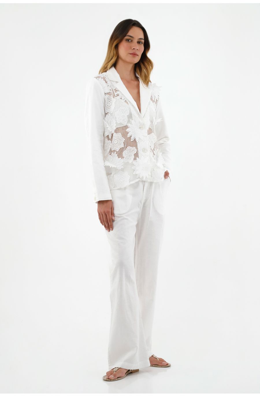 Chaqueta blanca con apliques bordados para mujer