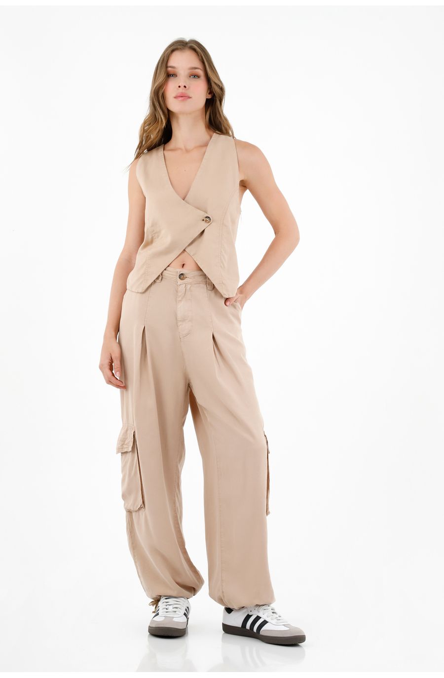 Pantalón recto café para mujer