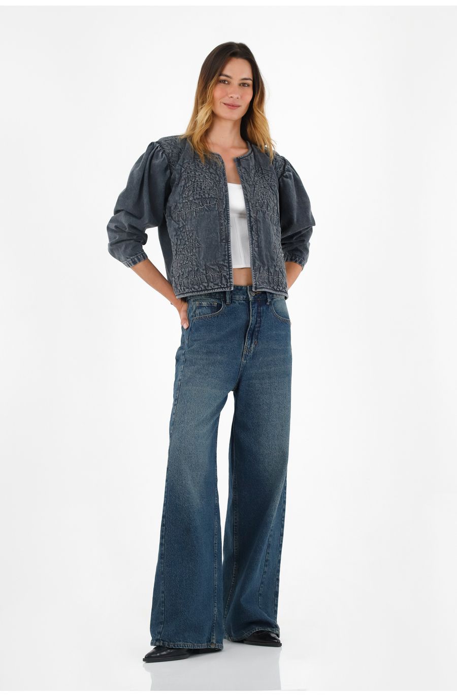 Camichaqueta negra con bordado decorativo para mujer