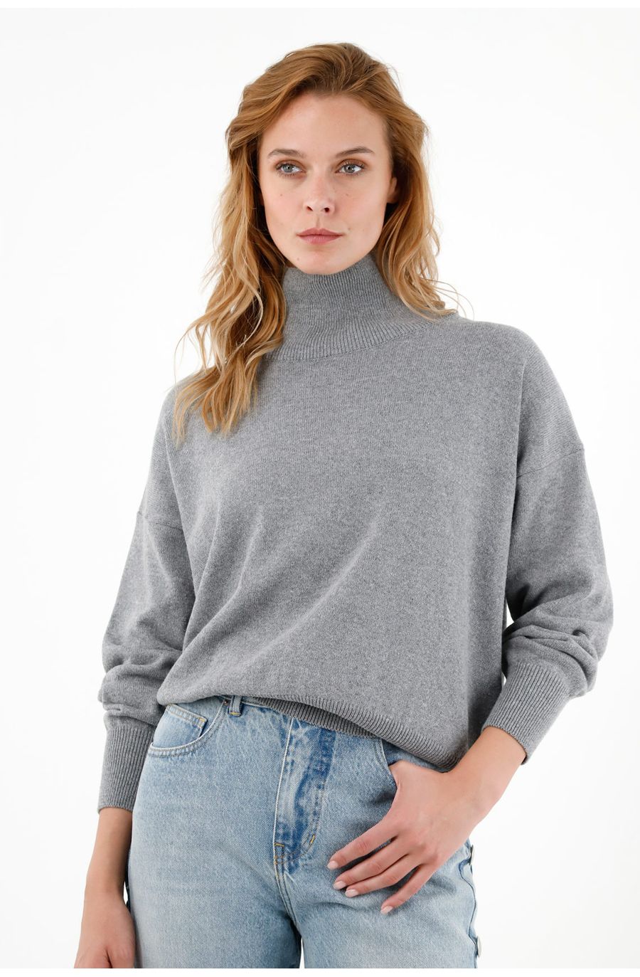 Buzo cuello tortuga gris para mujer