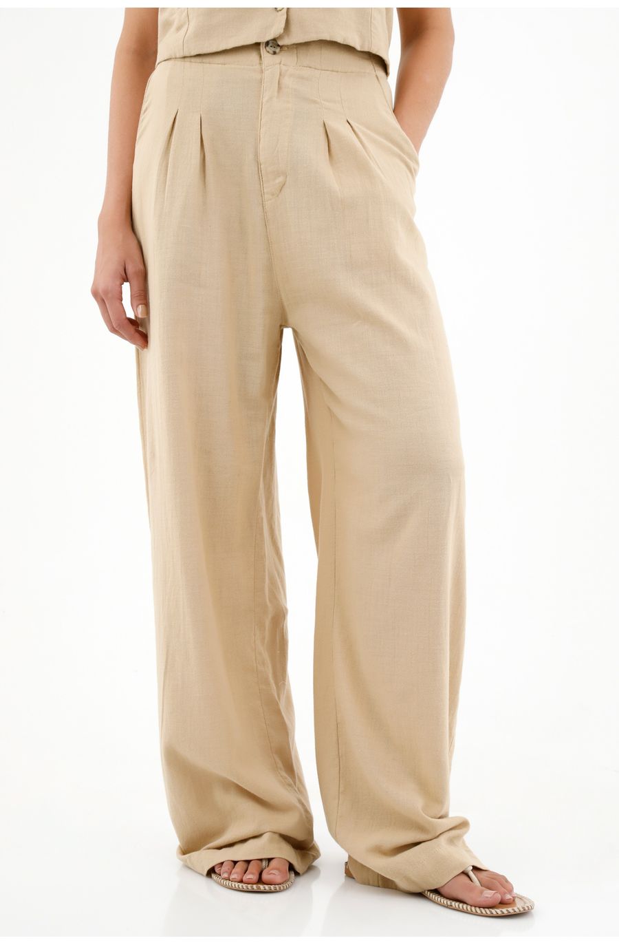 Pantalón café con pinzas para mujer