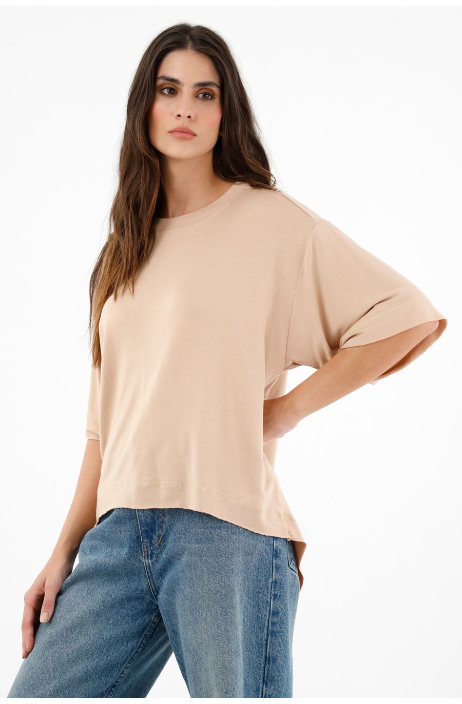 Camiseta café con ruedo largo para mujer