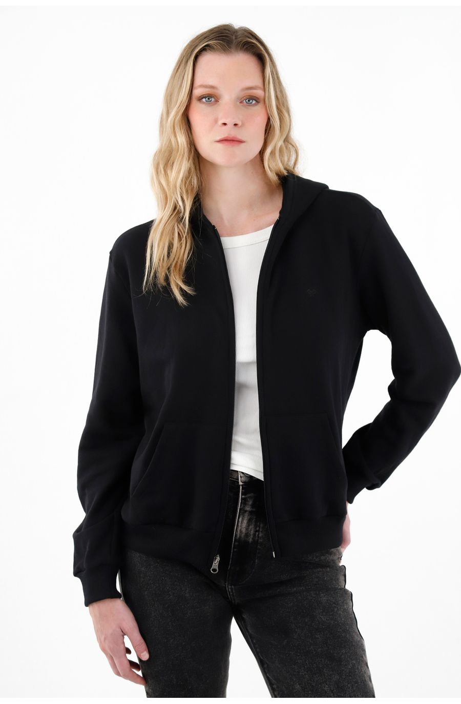 Buzo negro con cierre para mujer