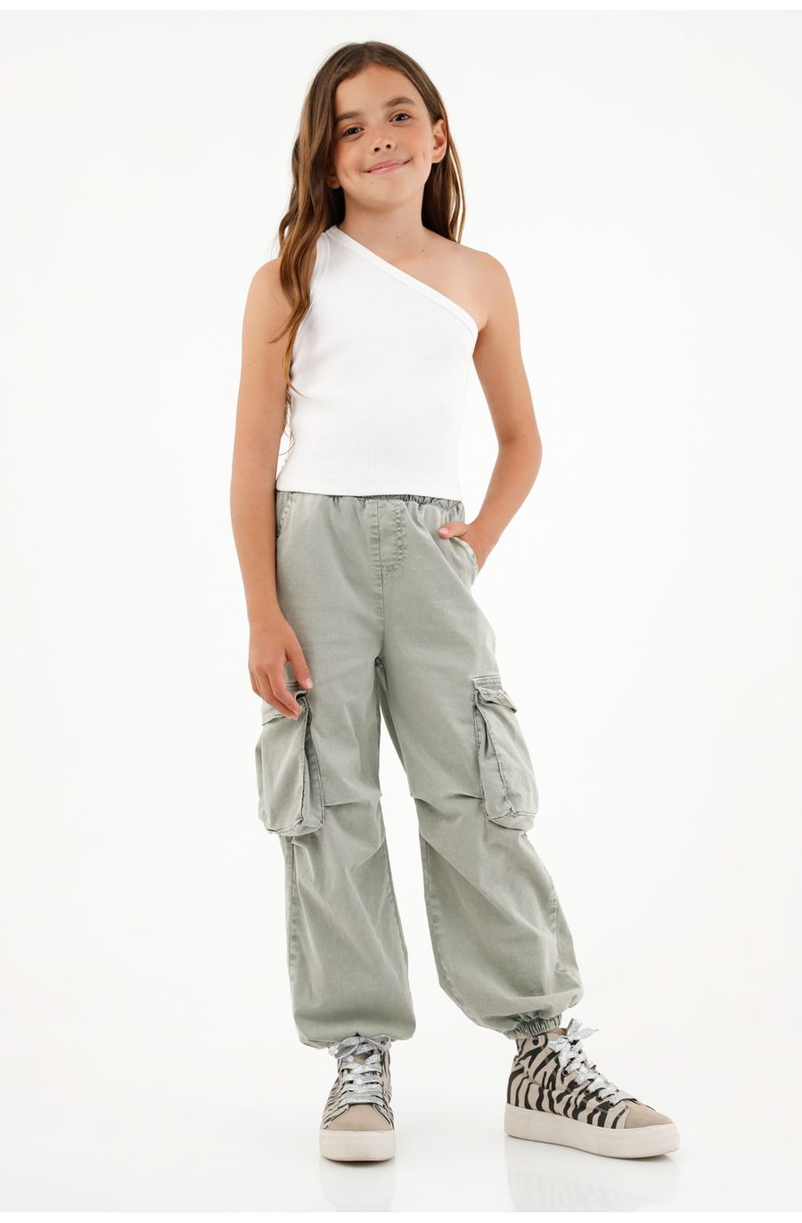 Pantalón verde tipo jogger para niña