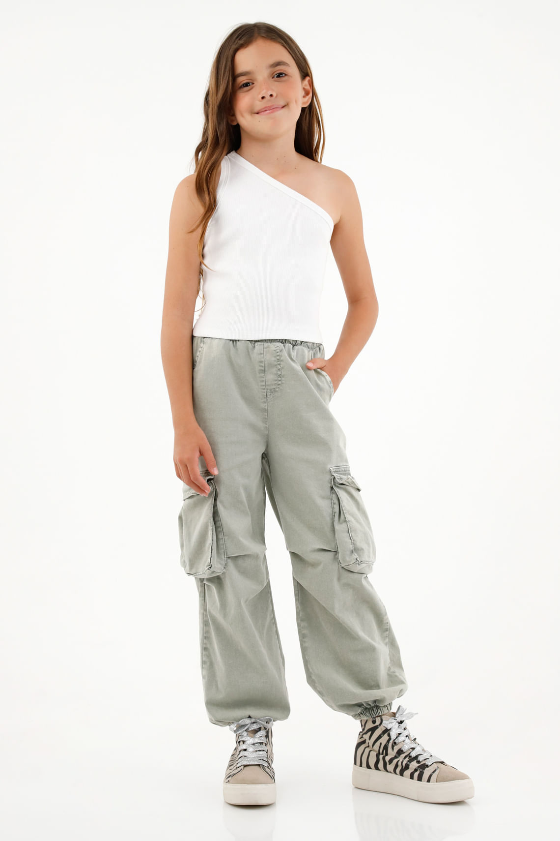 Pantalón verde tipo jogger para niña