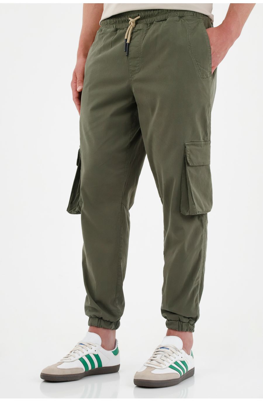 Pantalón verde tipo jogger para hombre