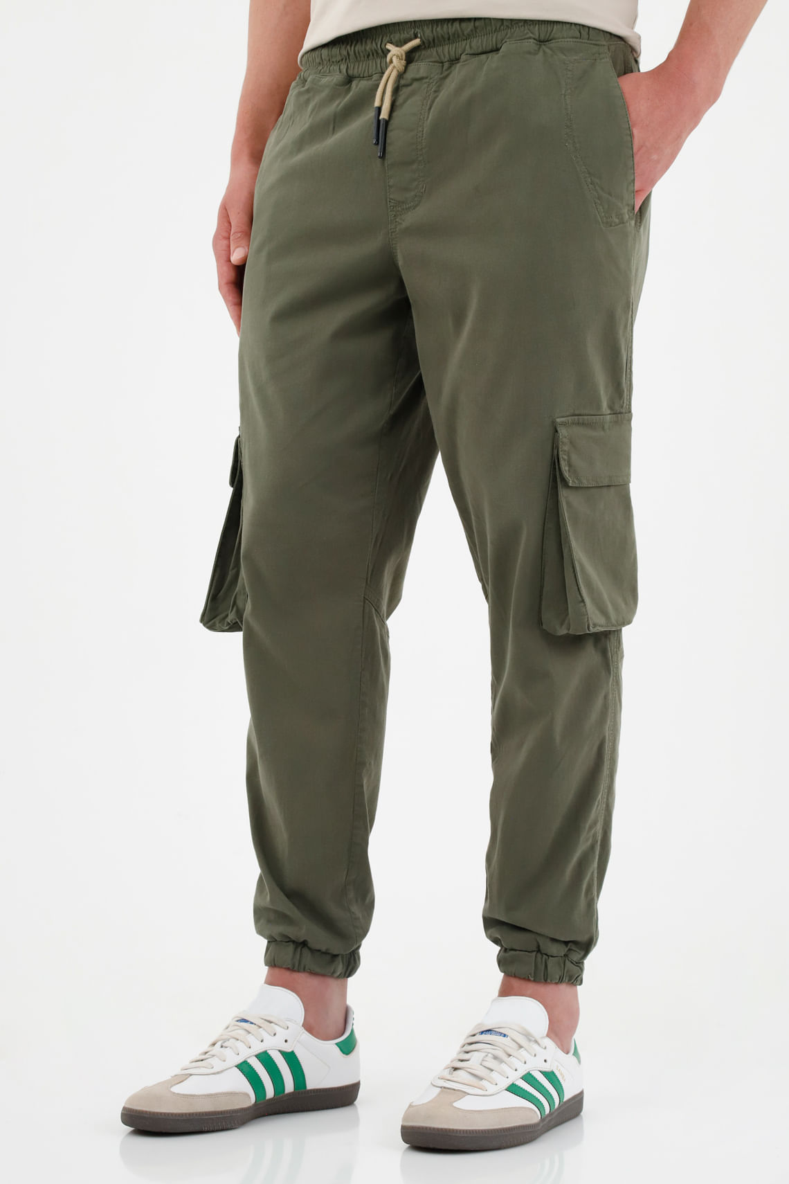 Pantalón verde tipo jogger para hombre