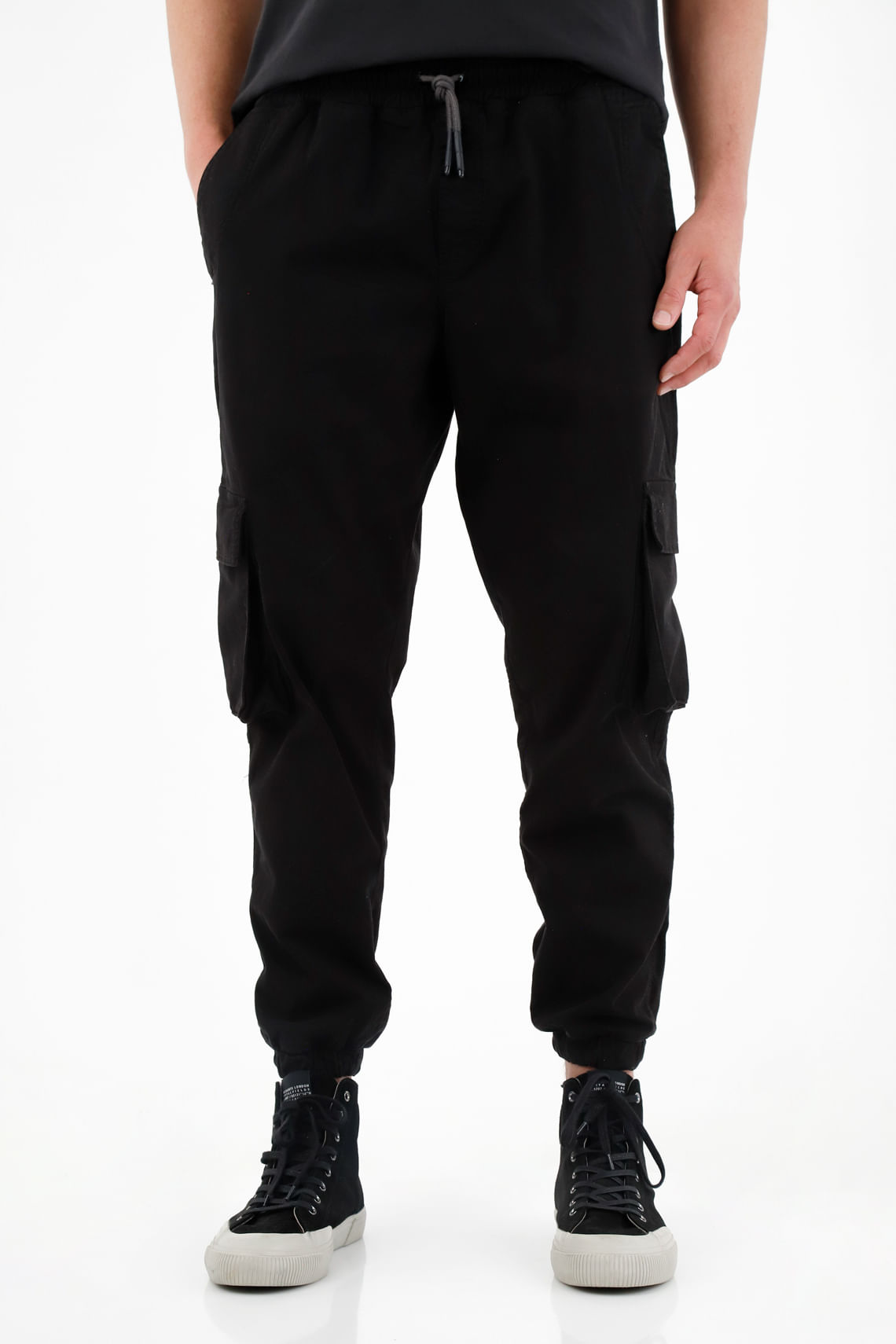 Pantalón negro tipo jogger para hombre