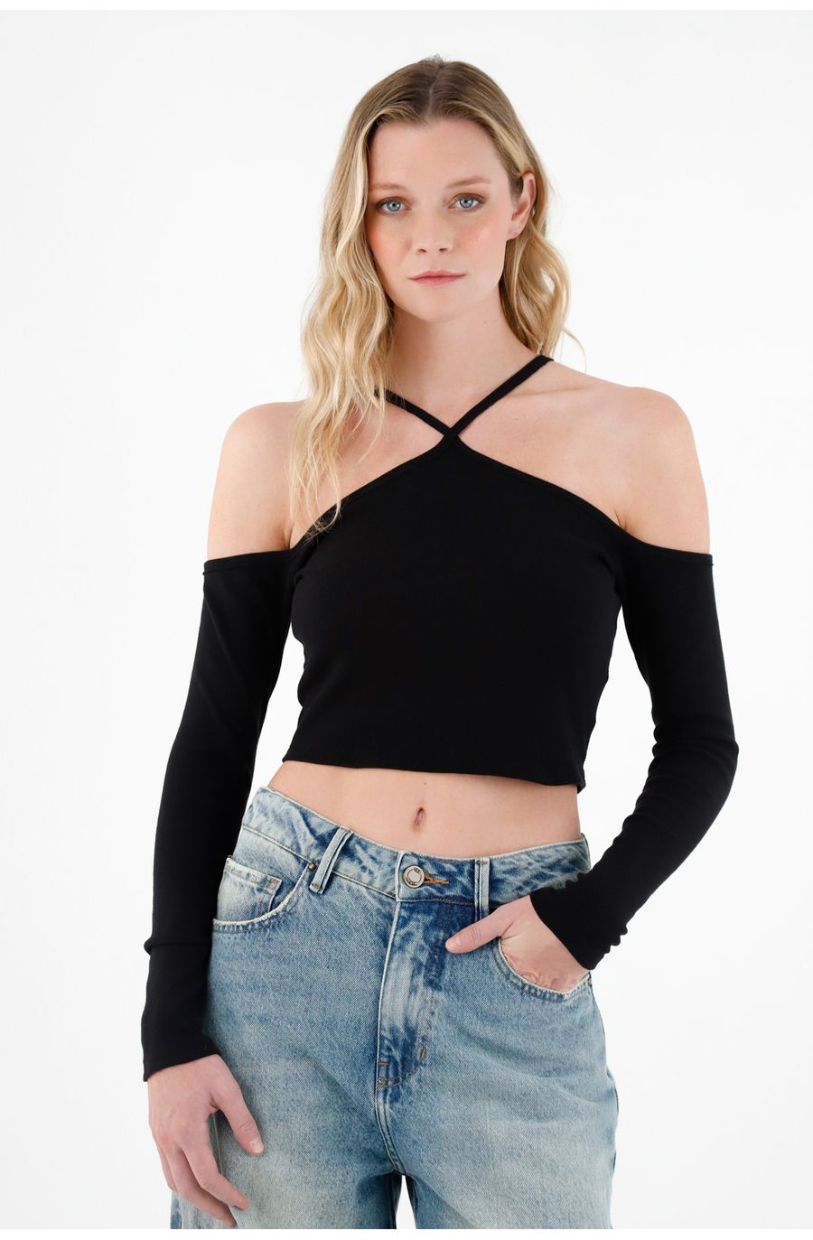 Camiseta tipo crop top negra para mujer