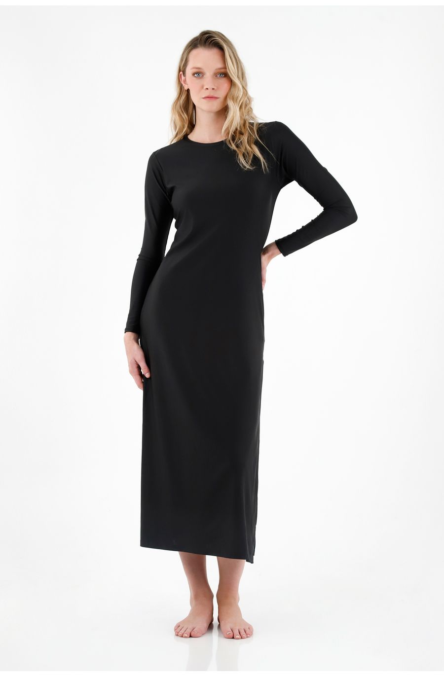 Vestido negro con aberturas en costados para mujer