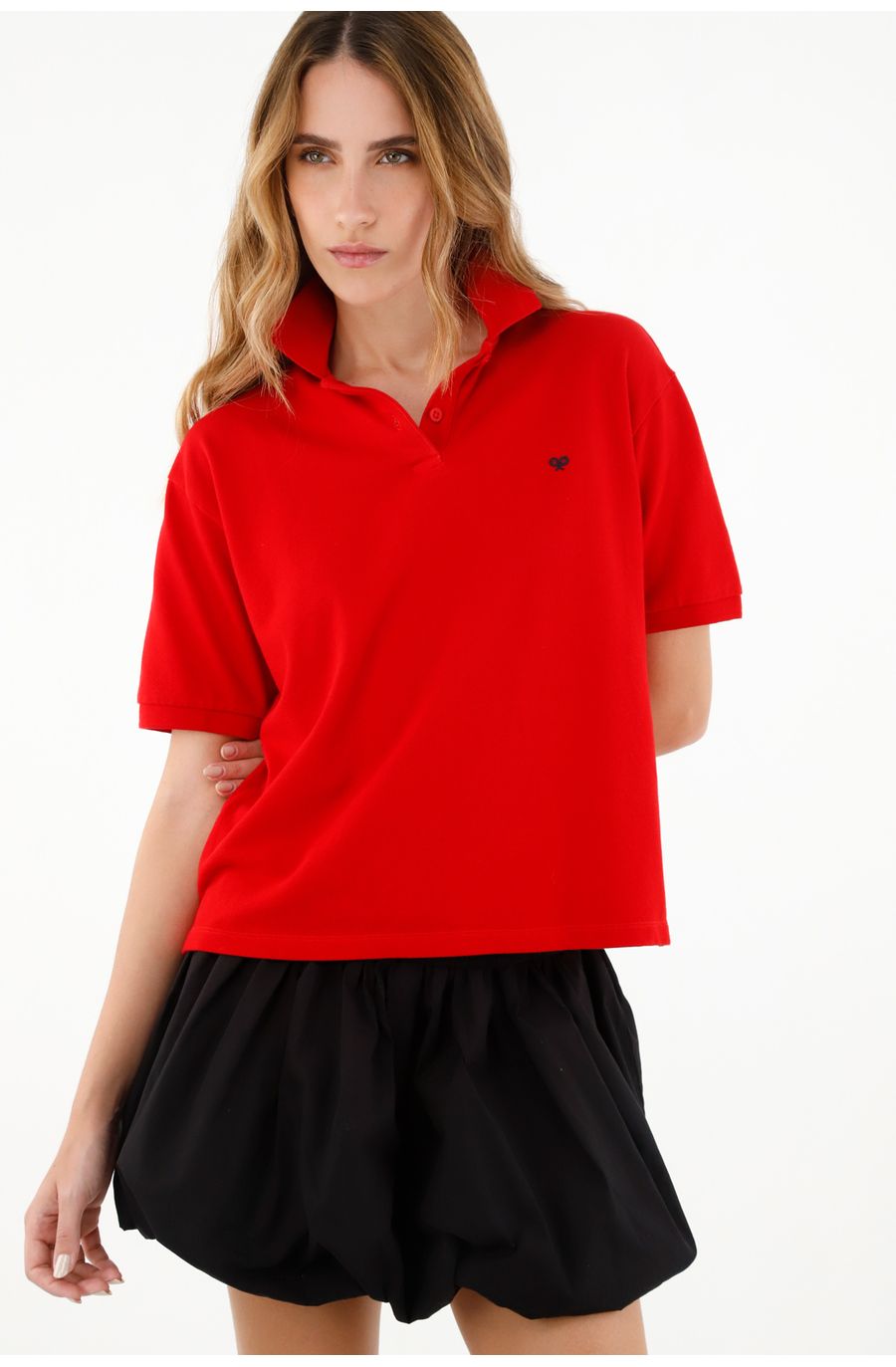 Camiseta roja tipo polo para mujer