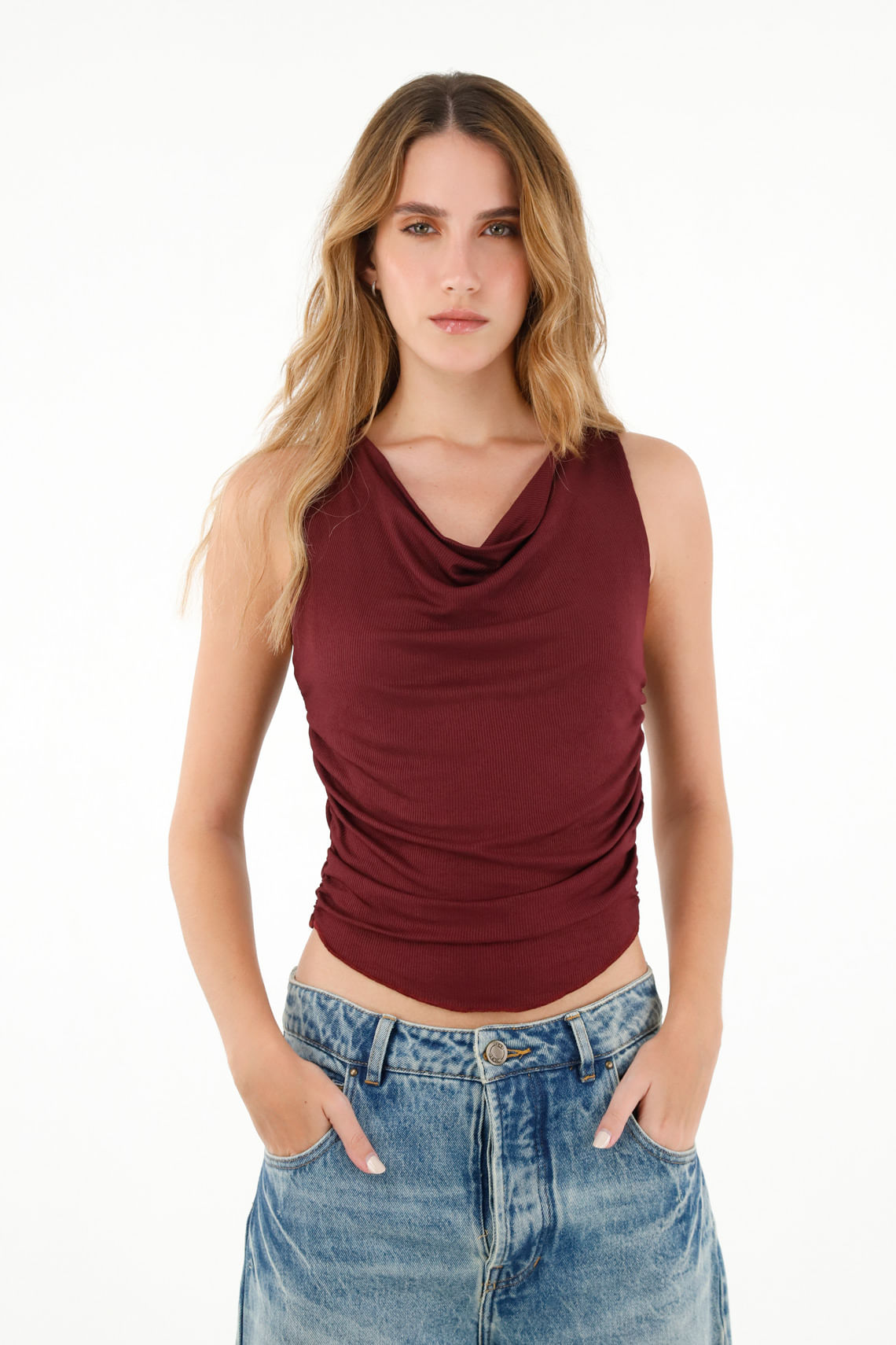 Camiseta morada con recogido en costados para mujer