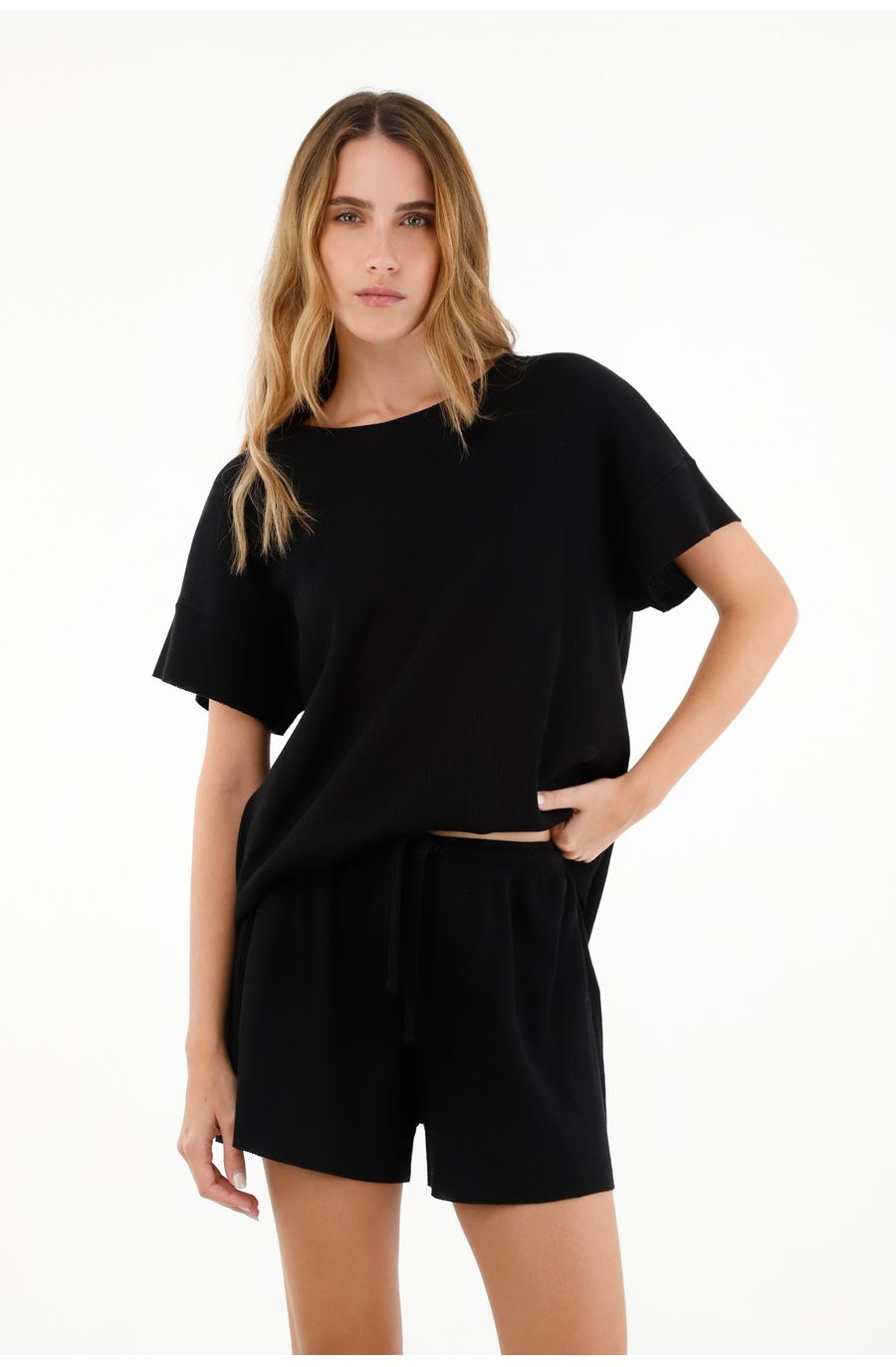 Pijama de short negra para mujer